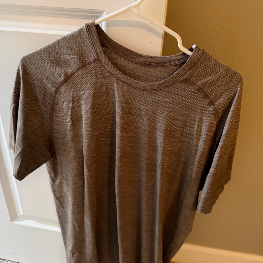 Lululemon Athletica Brown Short Sleeve Tee